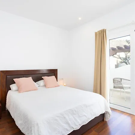 Home2book Stylish With Terrace In Cruz