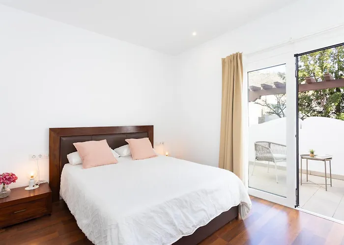 Home2book Stylish With Terrace In Cruz